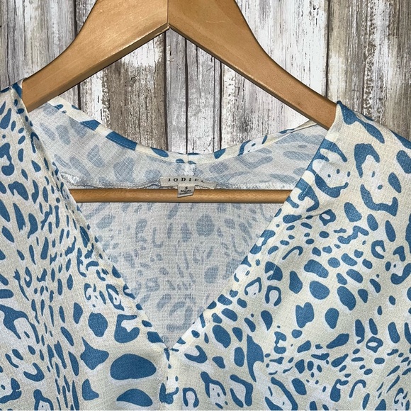 Jodifl Cream & Blue Animal Print Oversized Whimsy Blouse - Picture 5 of 6